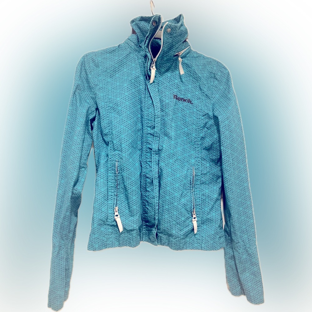 Bench jacket. Windbreaker.